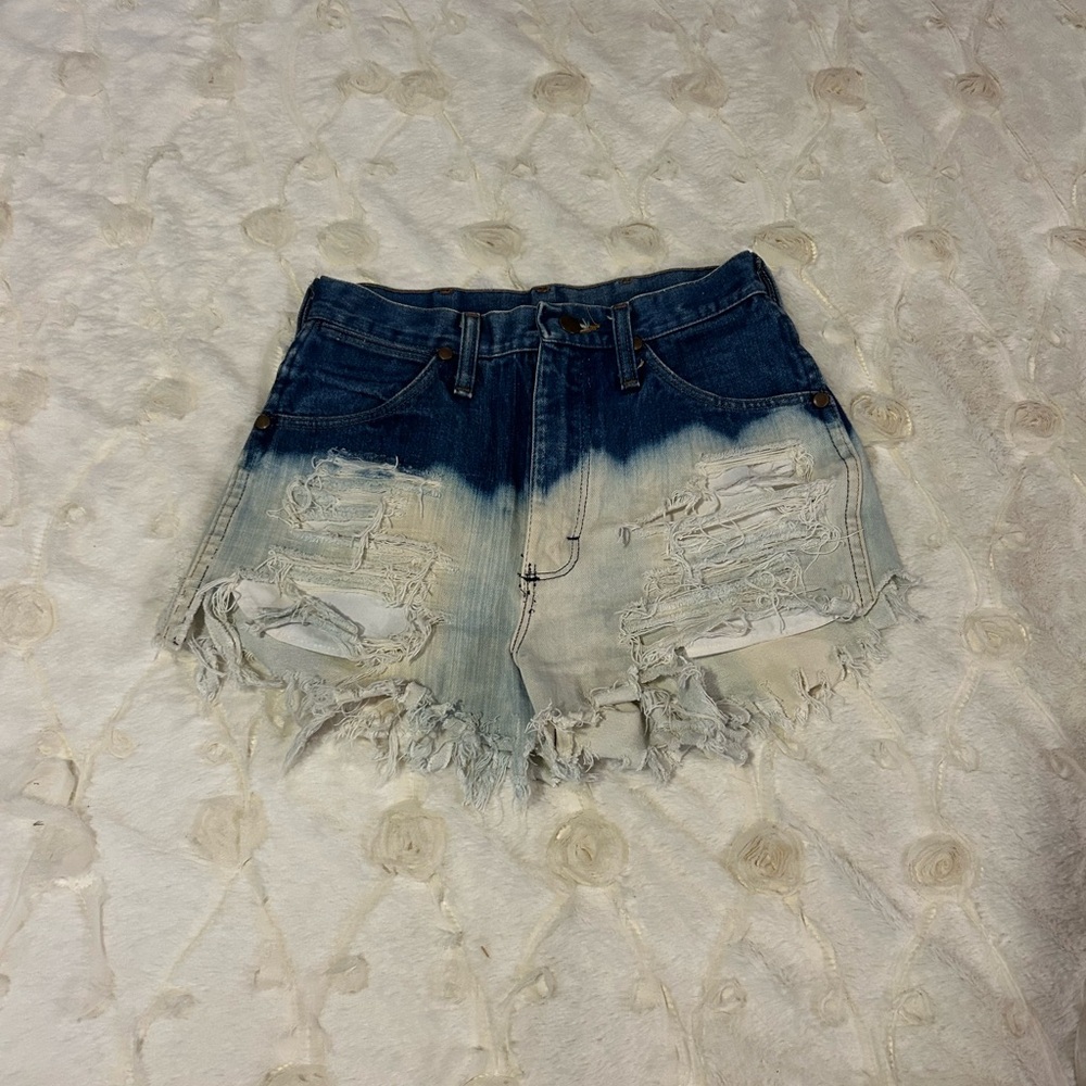 VINTAGE WRANGLER JEANS Sexy High Waist Ombre Blue & Cream Denim Shorts Curvy - Picture 3 of 5